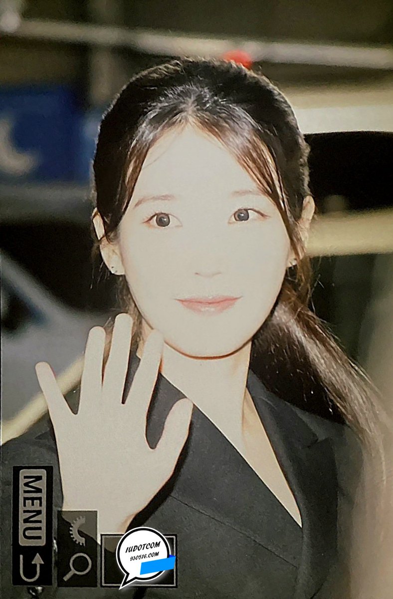 IUdotcom's tweet photo. 260707 청룡시리즈어워즈 핸드프린팅 #아이유 #iu 퇴근길 직찍 https://t.co/NTdSbudFMp