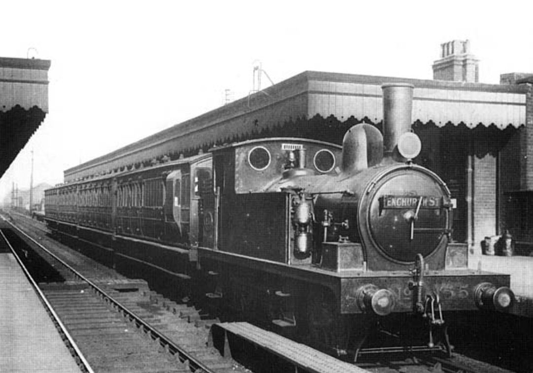 JoeBrownLondon's tweet photo. #OnThisDay 85 years ago Leman Street station closed. Barely a stone's throw from Fenchurch Street, halfway between there and Shadwell, it was one of several East End wartime casualties that never reopened. Photo / map: L A Blount/ Disused Stations https://t.co/B6wpI6aEL0 https://t.co/VaWi0eaz4E