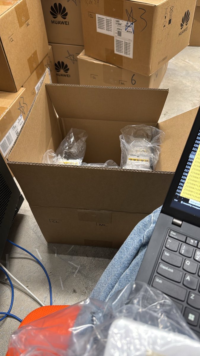 nessie2g's tweet photo. @eikos im at work 😭😭😭😭 https://t.co/5Ih8aPBNWg