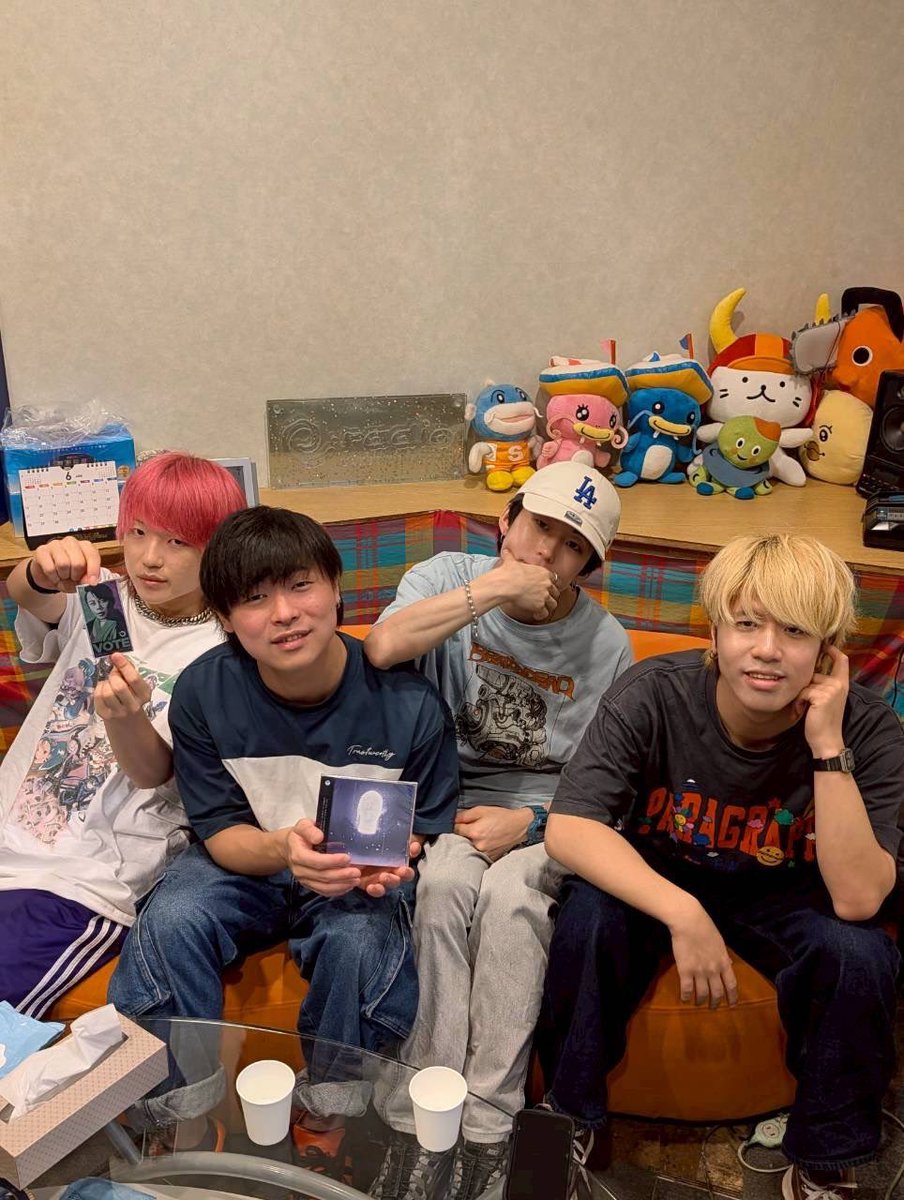ByeByeHand's tweet photo. 【 #FM滋賀 生出演ありがとう 】

2026.7.7(火) キャッチ！ e-radio FM滋賀

今回はメンバー4人全員で生出演させていただきました‼️
外で聴いてくれてた中学生達もありがとうやで。

📻聴き逃した方こちらから！
▶︎https://t.co/bXM82RF5LU https://t.co/Por1JJwCL2