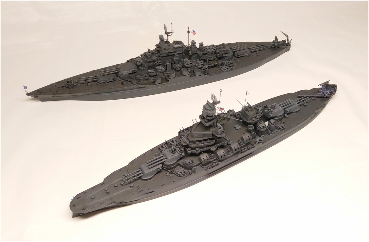 yeidoi's tweet photo. 大改造戦艦つながりのカリフォルニアと並べる。旧式艦の面影が強いペンシルベニアは、そのスタイルと新しい兵装がアンバランスに感じられ、怪物じみた面白さがあると思う。止めて久しいが「艦これ」をやっていた頃、深海棲艦はこんな感じか？等と考えていた。 https://t.co/02Z8IQWFd0