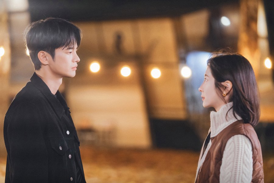 soompi's tweet photo. #SeoInGuk Tries To Stop #ParkJiHyun From Leaving In “#SeeYouAtWorkTomorrow!”
https://t.co/NcudJE9oCN https://t.co/7hhvpQugEr