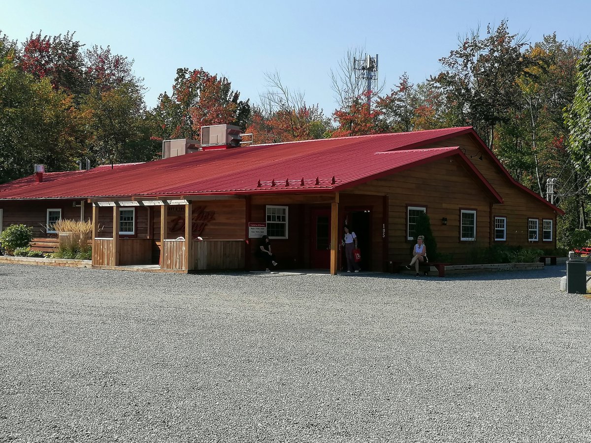 skymanuelima's tweet photo. A “#Cabane_A_Sucre_Chez_Dany” dá conhecer 1 pouco da vida rural do #Quebeque. Possui amplo salão de refeições (com música country do Quebeque), lojinha de souvenirs e 1 cabana de açúcar (onde se prepara o #xarope_de_Maple, um dos mais tradicionais produtos culinários do Quebeque) https://t.co/1THORkJRKX