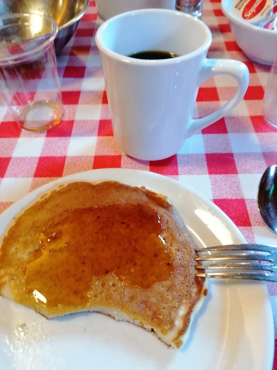 skymanuelima's tweet photo. A “#Cabane_A_Sucre_Chez_Dany” dá conhecer 1 pouco da vida rural do #Quebeque. Possui amplo salão de refeições (com música country do Quebeque), lojinha de souvenirs e 1 cabana de açúcar (onde se prepara o #xarope_de_Maple, um dos mais tradicionais produtos culinários do Quebeque) https://t.co/1THORkJRKX