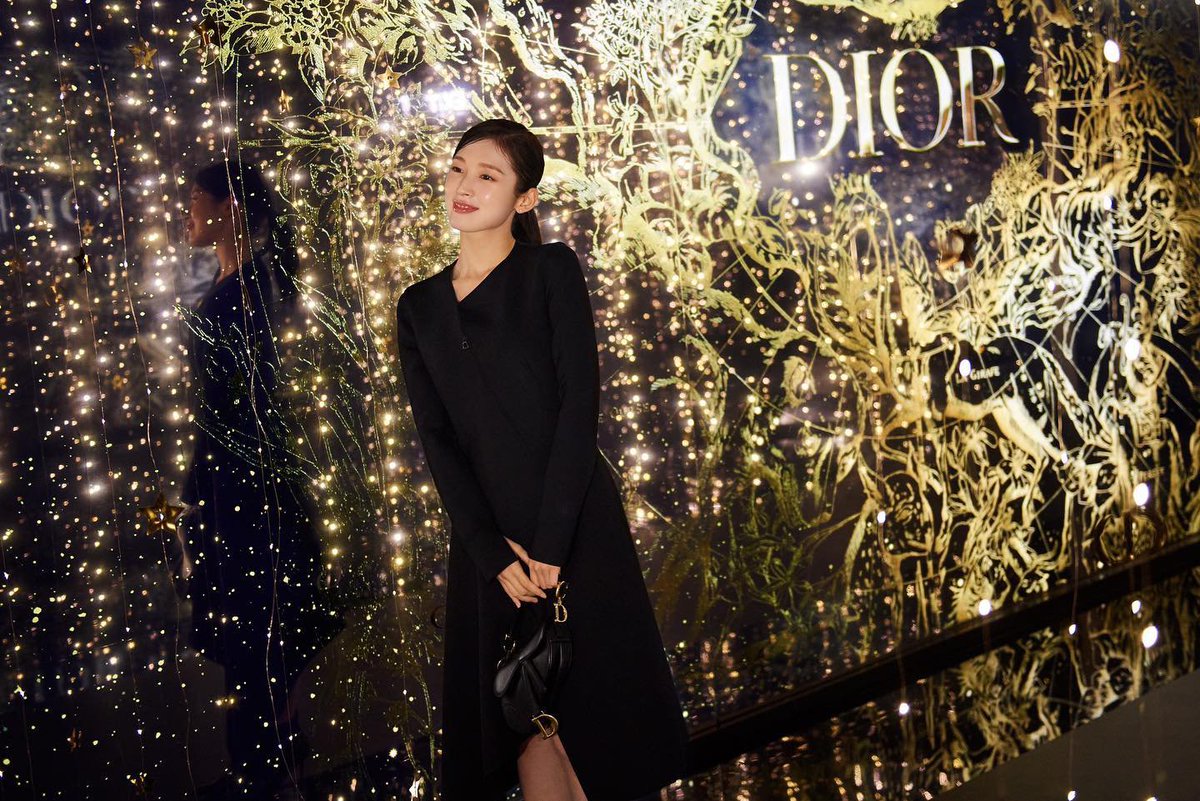arinchomi's tweet photo. Holiday with Christian Dior Beauty's Dream Atelier pop-up store 🎄🎁
Immerse myself in the world of elegance and luxury. A captivating journey where artistry meets innovation, leaving you enchanted and inspired. Let your senses dance as you explore the exquisite beauty creations https://t.co/acqSDiC0YY