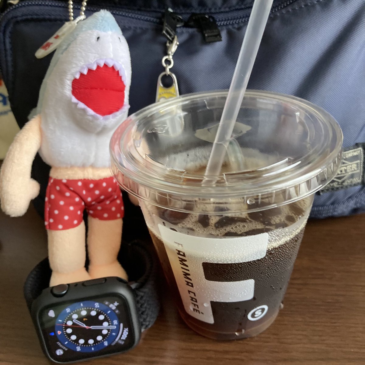 Harushion's tweet photo. 火曜日は晴れ☀️ジメジメ蒸し暑い体調不良継続中…不快な天気やな
コーヒー飲みますん⤴︎
息苦しい
生き苦しい
体調ヤバい_( :⁍ 」 )_⭐︎
低気圧 地震ヤバい気をつけて⚠️
PORTER / FLASH/SHOULDER BAG
#コーヒー #BLACK #AppleWatchSE3 #gmwb5000d1jf #gw50001jf #GMWB5000GD9JF @famima_now https://t.co/TofYDJRG2C