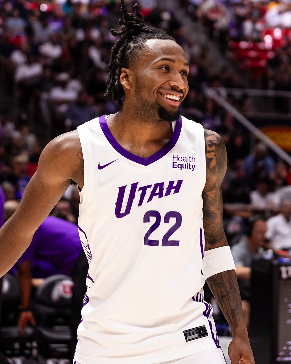 utahjazz's tweet photo. goodnight, Jazz fans 💜 https://t.co/MJY4wPOWA8