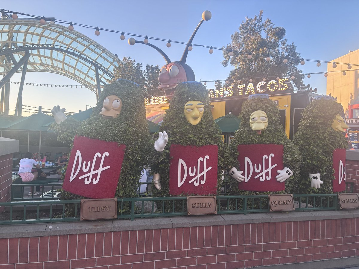 MissHighOne's tweet photo. Had a good day at Universal Studios Hollywood! https://t.co/ddGkGOWtzD