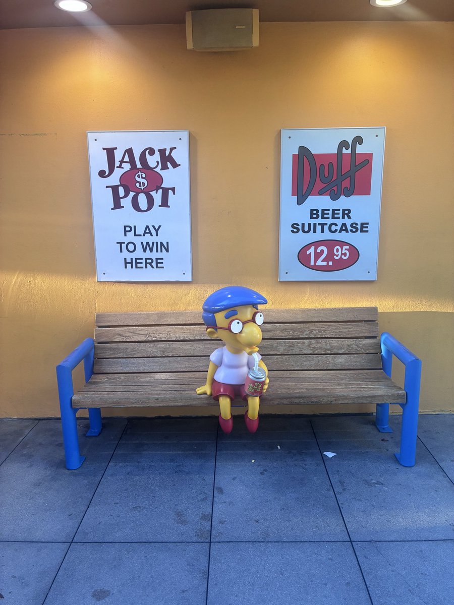 MissHighOne's tweet photo. Had a good day at Universal Studios Hollywood! https://t.co/ddGkGOWtzD