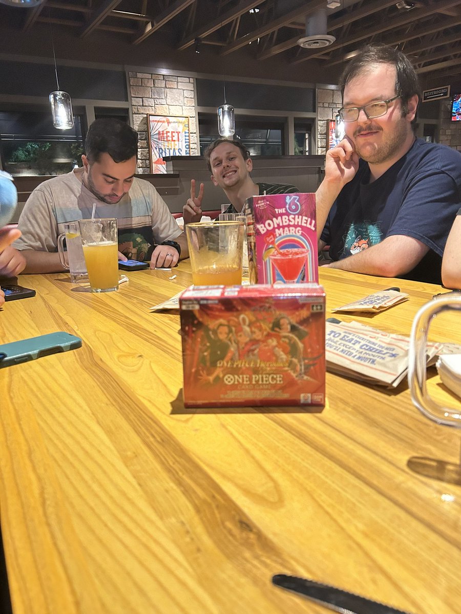 Circle1818's tweet photo. 5-0 at a One piece win a box tournament. You know we had to bring the loot to Chilis for the Triple dipppperrrrr.

R1 B/Y Teach 🎲❌
R2 U/Y Nami 🎲❌
R3 R/G Luffy 🎲❌
R4 R/G Ace Luffy 🎲✅
R5 U/G Luffy 🎲❌ https://t.co/3a3UnXpCK6