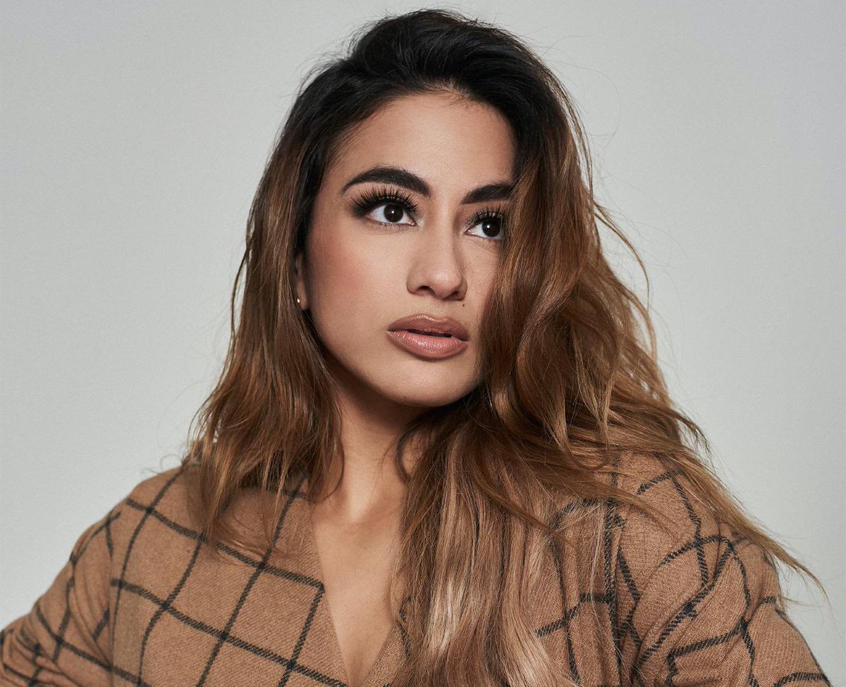 ChartUpdate_'s tweet photo. Happy 33rd birthday to Ally Brooke! 

The singer rose to fame as a member of Fifth Harmony before launching a successful solo career with hits like Low Key and competing on Dancing with the Stars. https://t.co/NJxltWHkui