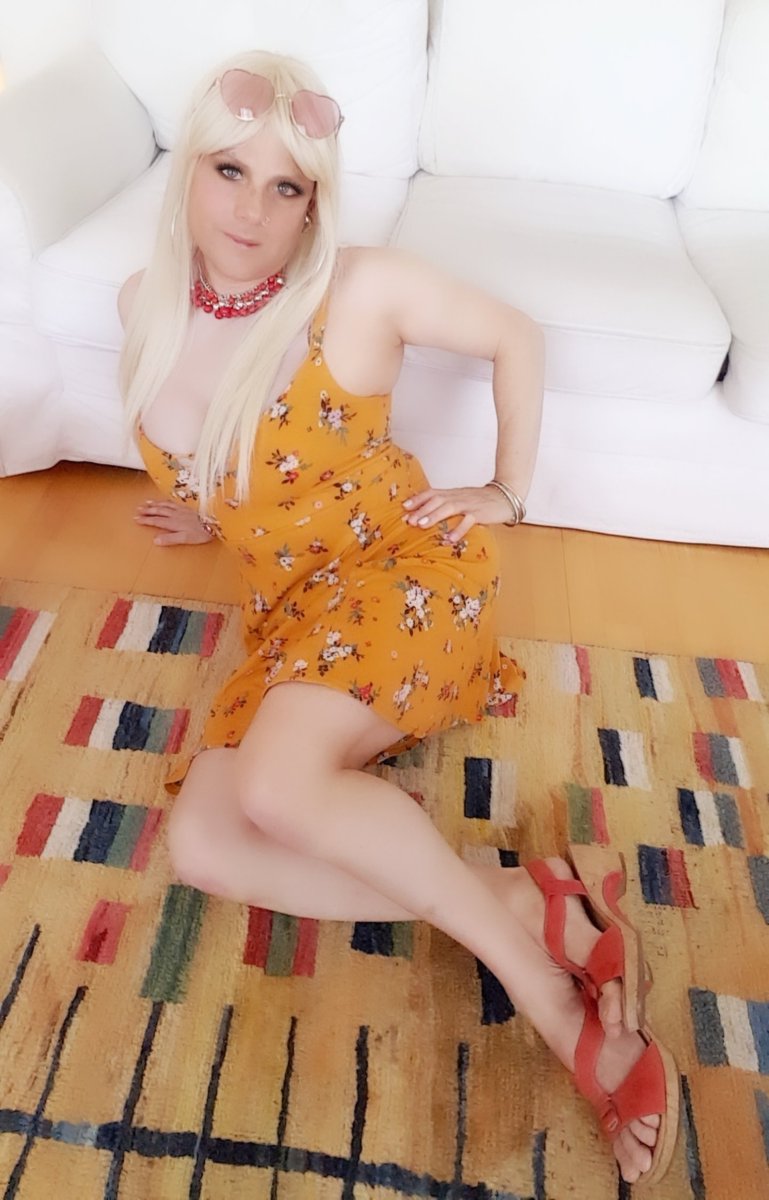 rossi_tg's tweet photo. A couple more photos of Friday's look - yellow floral dress, wedges and heart-shaped glasses โค๏ธ
#tgirl #LGBTQ #genderfluid https://t.co/m31GlNIhRm