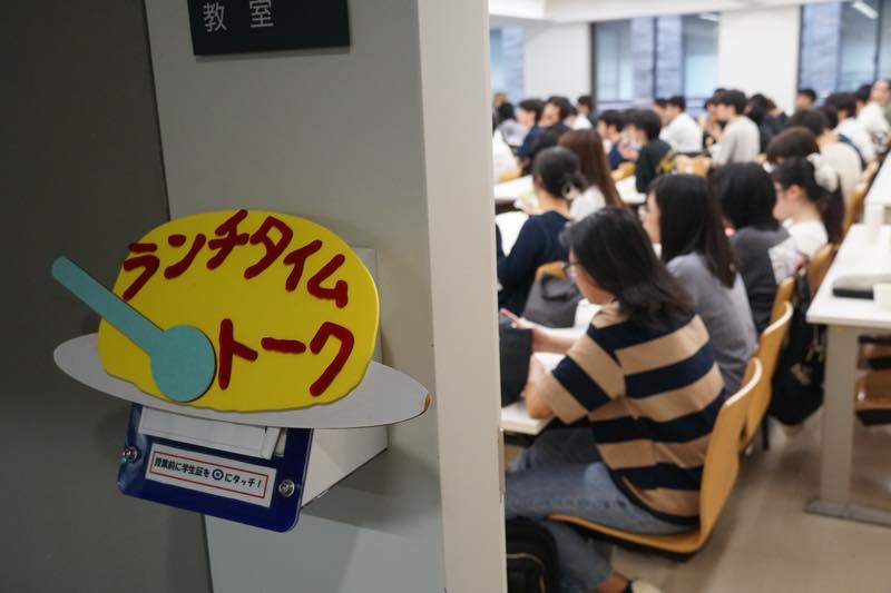 KSU_CSE's tweet photo. 【ランチタイムトーク】

7月9日（木）は、今年の #BitSummit 会場で #makectrljapan の作品として展示した学生達＋αです。

・make.ctrl.Japan制作から出展まで（E班メンバー）
・EC2026案内（平＃先生）

いつも通り昼休みに14102教室にて。

#京都産業大学 #情報理工学部
https://t.co/yyQa2kmBpu https://t.co/8tBc8ywDd2