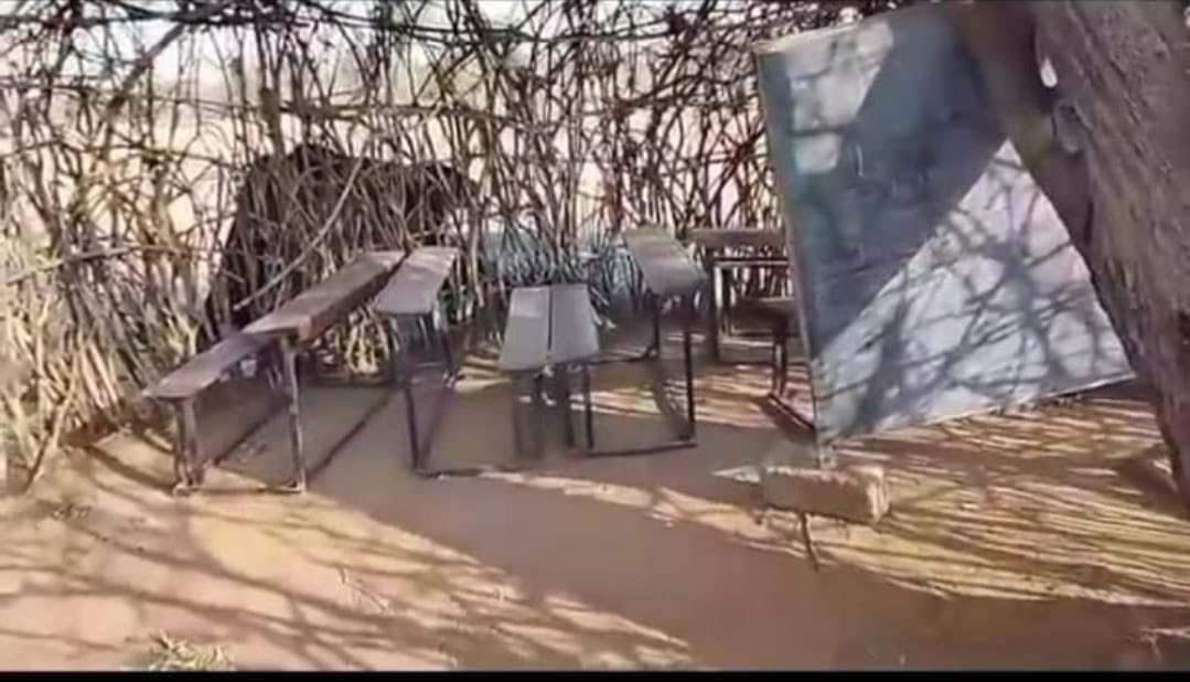 MombasaEmir's tweet photo. Arrogance and impunity is spending sh340M on choppers for political rallies as poor lack classrooms https://t.co/m10zJV9IuU