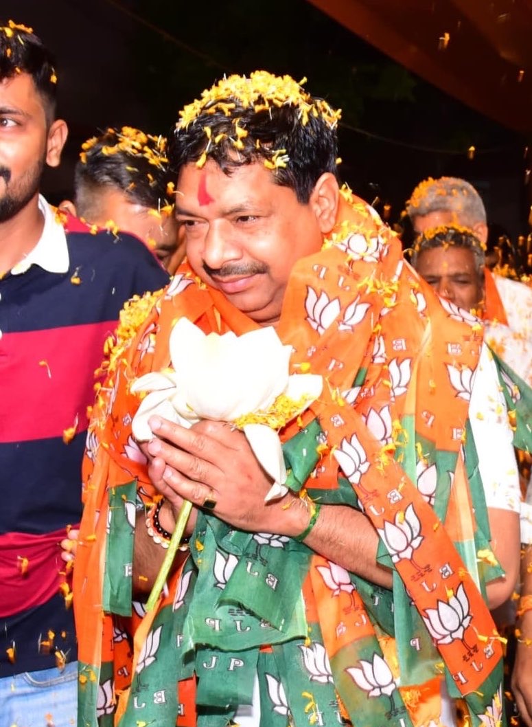 ds_reodar's tweet photo. भाजपा राजस्थान संगठन महामंत्री @ajaeybjp श्री अजेय जी भाई साहब का भाजपा कार्यकर्ताओं ने आबूरोड पधारने पर जोरदार स्वागत एवं अभिनन्दन किया गया,,💐💐
#देवनगरी_आबुराज https://t.co/boHQCbkhDI