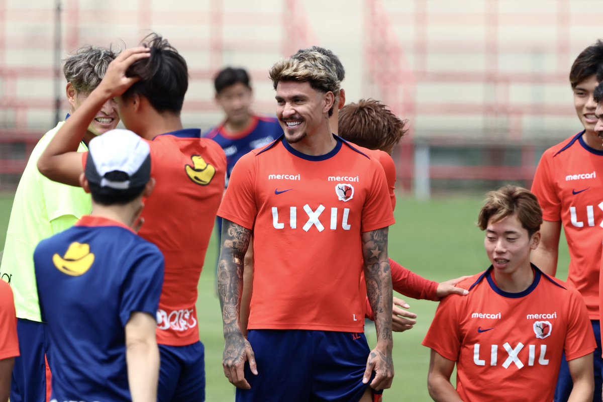lul0_____'s tweet photo. 2026/07/07 クラハ AM

Welcome to Antlers🦌🔥
始動日から笑顔見れて嬉しい！

#antlers #鹿島アントラーズ #マテウスブエノ https://t.co/AIseFKEJhg