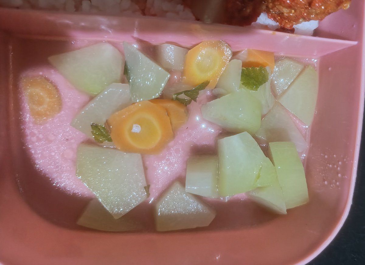 Reijuu31's tweet photo. seperti biasa, selalu ada sayur nyaaa. 😻🤏
suka banget setiap bekal yang disiapin ibuuuukkk, sayur itu wajib 😻🫶 https://t.co/lvK36NFzeW