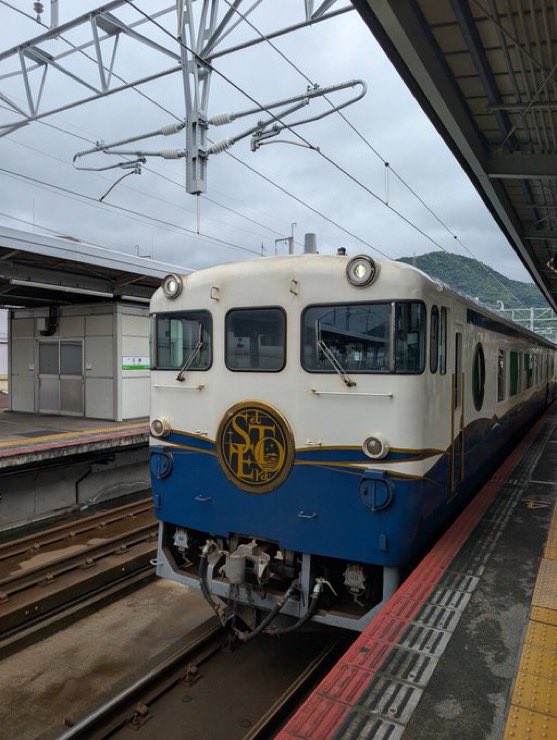 mela_kitty's tweet photo. 雨上がりの景色を思う存分に楽しんできました！
アテンダントさんからの梅雨バージョンなメッセージも🐸
いつ乗ってもすてきな列車です🎵 https://t.co/BkLBOAO1tC