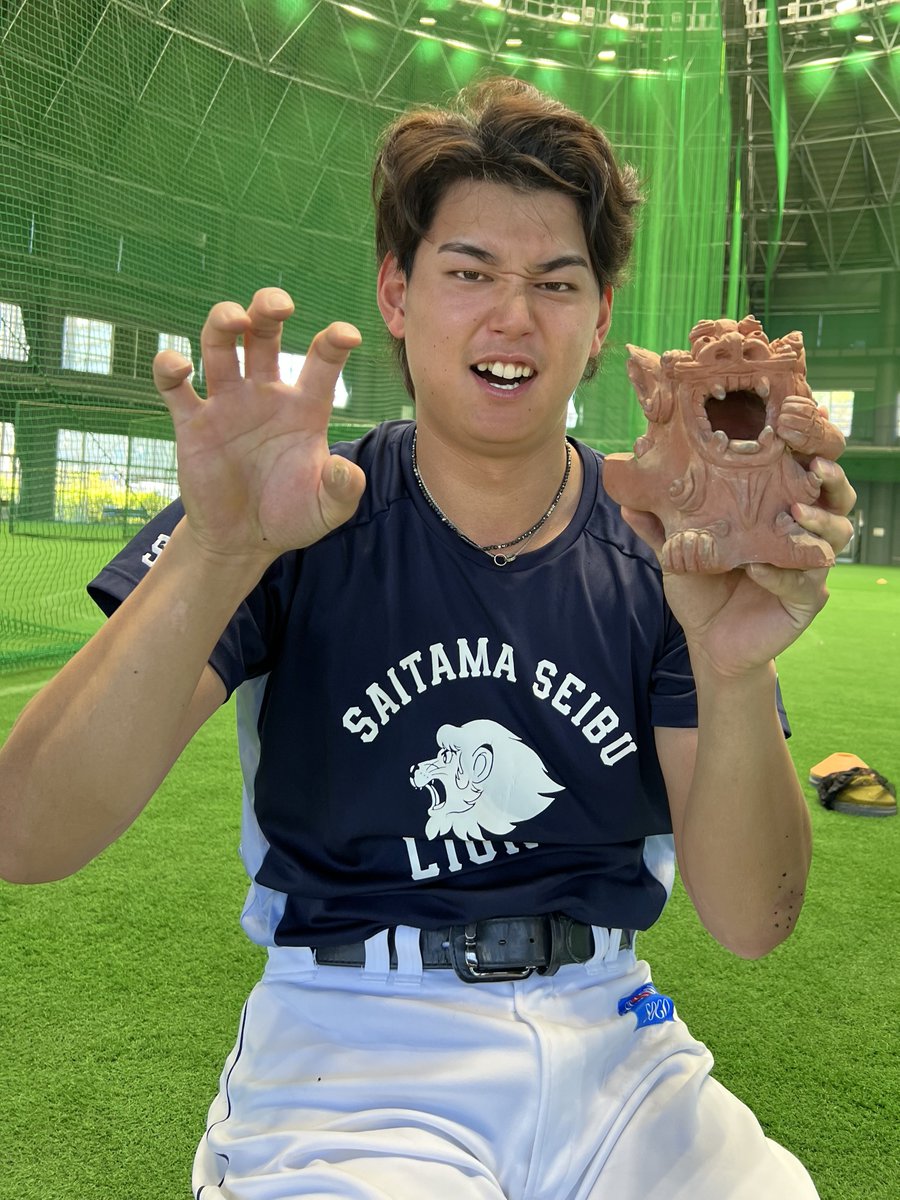 lions_official's tweet photo. 今日と明日は #沖縄開催 ！
まずは、シーサーと共に気合いの入った表情をみせる選手たちをお届けします📸

#西川愛也 選手
#蛭間拓哉 選手

#seibulions #打破 #圧倒的至近距離 https://t.co/sHCP4t9N1M