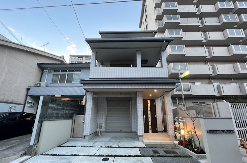 flatagency's tweet photo. 【#京都のお部屋探し】
築浅1LDKマンション🏠✨
最上階3階のお部屋が空いています！
3口コンロ、追い炊き風呂など設備充実◎
二人暮らしにおすすめの物件です。
広めの一人暮らしにも👍

立地は西陣、千本今出川エリア。
交通はバスが便利です🚌

詳細↓
https://t.co/CGLo9mv32v
#京都賃貸　#京都移住 https://t.co/awe1GDXoqO
