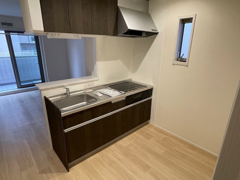 flatagency's tweet photo. 【#京都のお部屋探し】
築浅1LDKマンション🏠✨
最上階3階のお部屋が空いています！
3口コンロ、追い炊き風呂など設備充実◎
二人暮らしにおすすめの物件です。
広めの一人暮らしにも👍

立地は西陣、千本今出川エリア。
交通はバスが便利です🚌

詳細↓
https://t.co/CGLo9mv32v
#京都賃貸　#京都移住 https://t.co/awe1GDXoqO