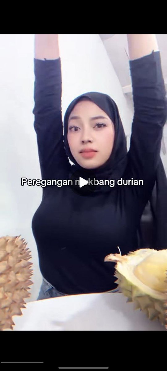 HSuki69893's tweet photo. Setelah mukena putih sekarang lanjut mukbang durian😭 #fypシ゚viral #fyp #mukbangdurian #durianviral #mukenaputih #foryou https://t.co/hqBo7Vsu3x