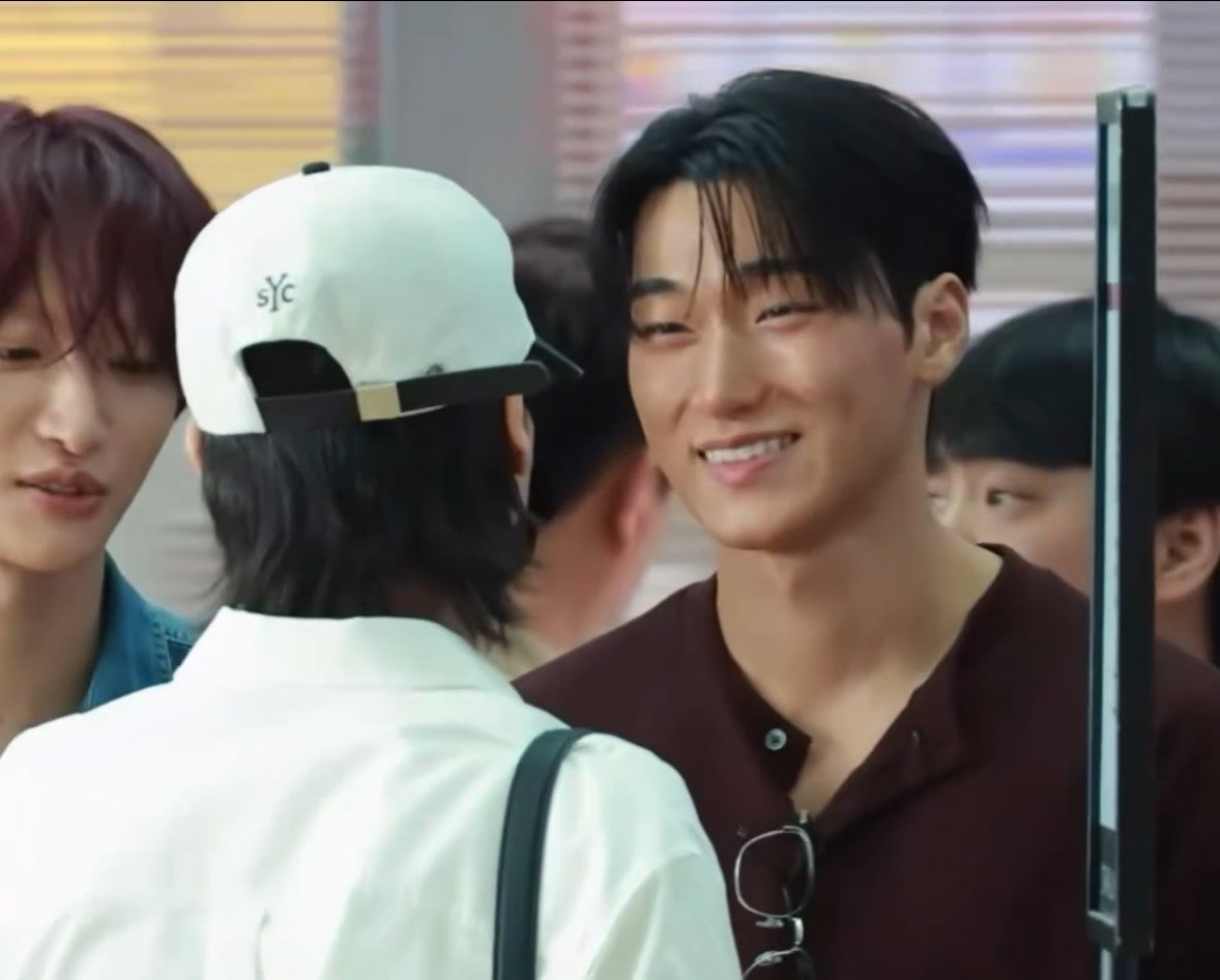wsnluvchild's tweet photo. look at the fondness in his eyes that’s his baby 😭 https://t.co/52jrZUKmIw