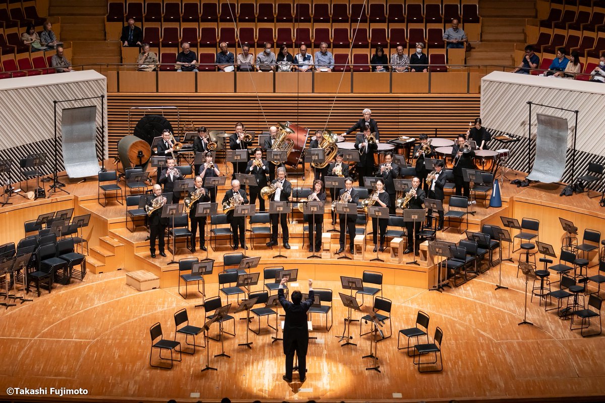 ESMTfesorch's tweet photo. 【演奏会振り返り📷】 
土曜日のバッハと《アルプス交響曲》の陰で、実はオケのこだわりが炸裂していたR.シュトラウスの前半3曲！
《ファンファーレ》《セレナード》《カプリッチョ》と、金管・木管・弦楽それぞれのセクションの魅力が詰まった演奏シーンをお届けします。

#ESMT祝祭管弦楽団 https://t.co/Y4Mm7gDzIo