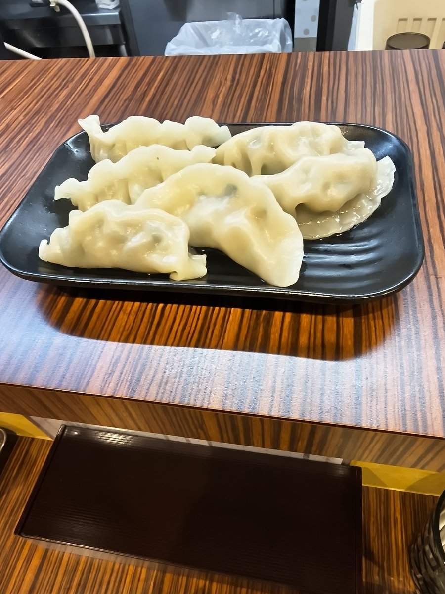 S3351Y's tweet photo. ハマ活スタートです。ここでのランチが定番になっております。お品書きはギョウビーセット、ウーロンハイそして冷やし中華大盛り。食べきれるかと思ったがなんなく完食しました〜‼️ご馳走様さまでした。お宿にチェックインしてハマスタ入りします。では(o・・o)/
 #保土ヶ谷爽爽さん
 #冷やし中華大 https://t.co/PVPrZsW9Z2