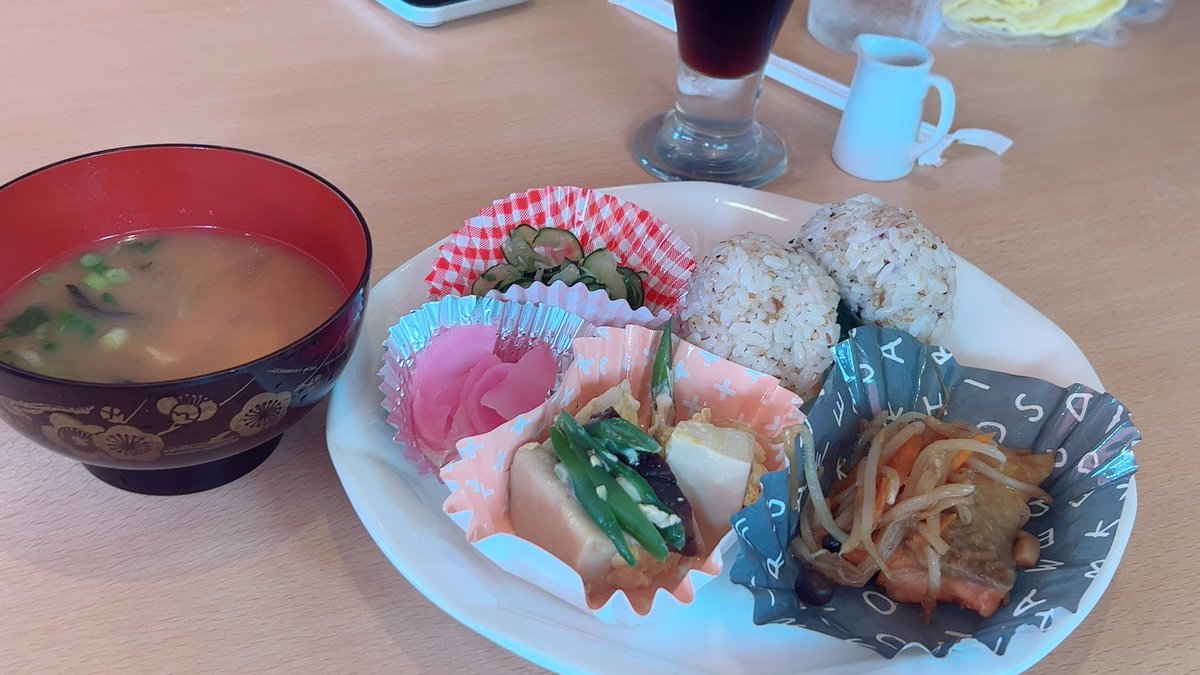 tubaki37's tweet photo. 今日は霞さん髭さんに会いに来ました🩷 https://t.co/tFP8WFpsAY