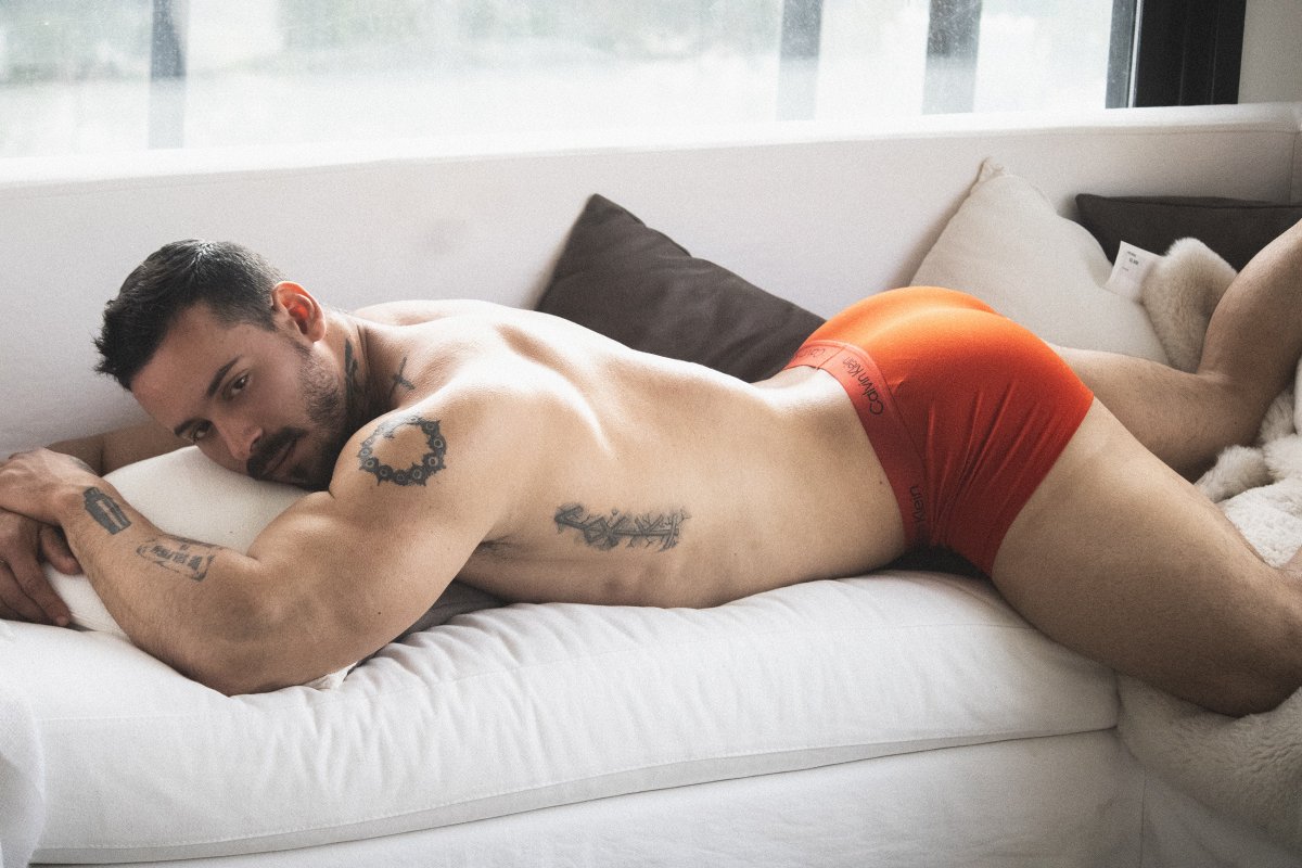 DNAmagazine's tweet photo. Orange wasn't your favourite colour until this exact second, right?

📷:  @Montportraitsph 
MODEL: @NickOnlyFit https://t.co/Mi0k4RB4lY