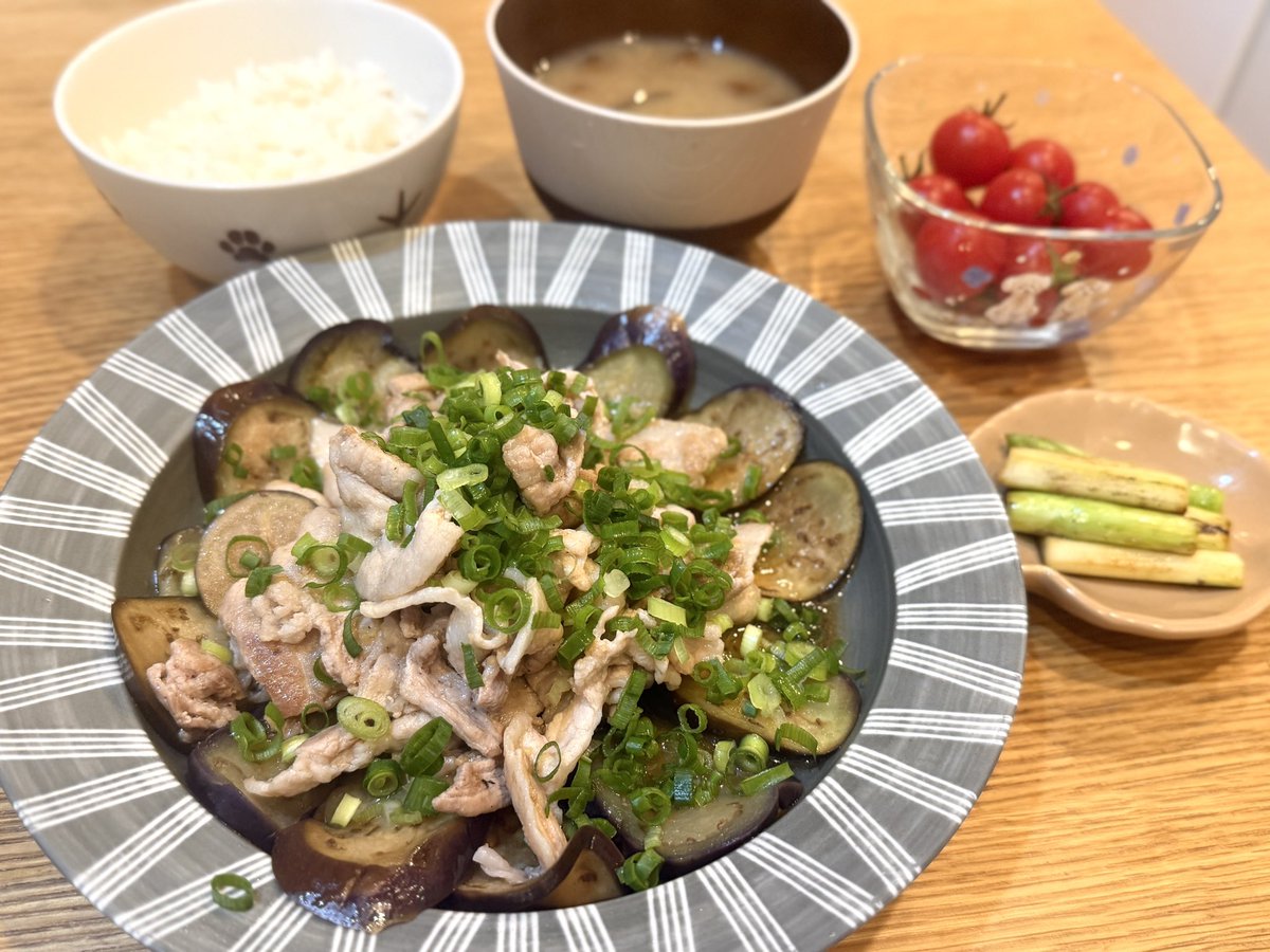 Haneru_Inaba's tweet photo. おじさん用夏バテ対策ごはん出来たわよ〜🍆🐷🍅 https://t.co/bvADRFbZJQ