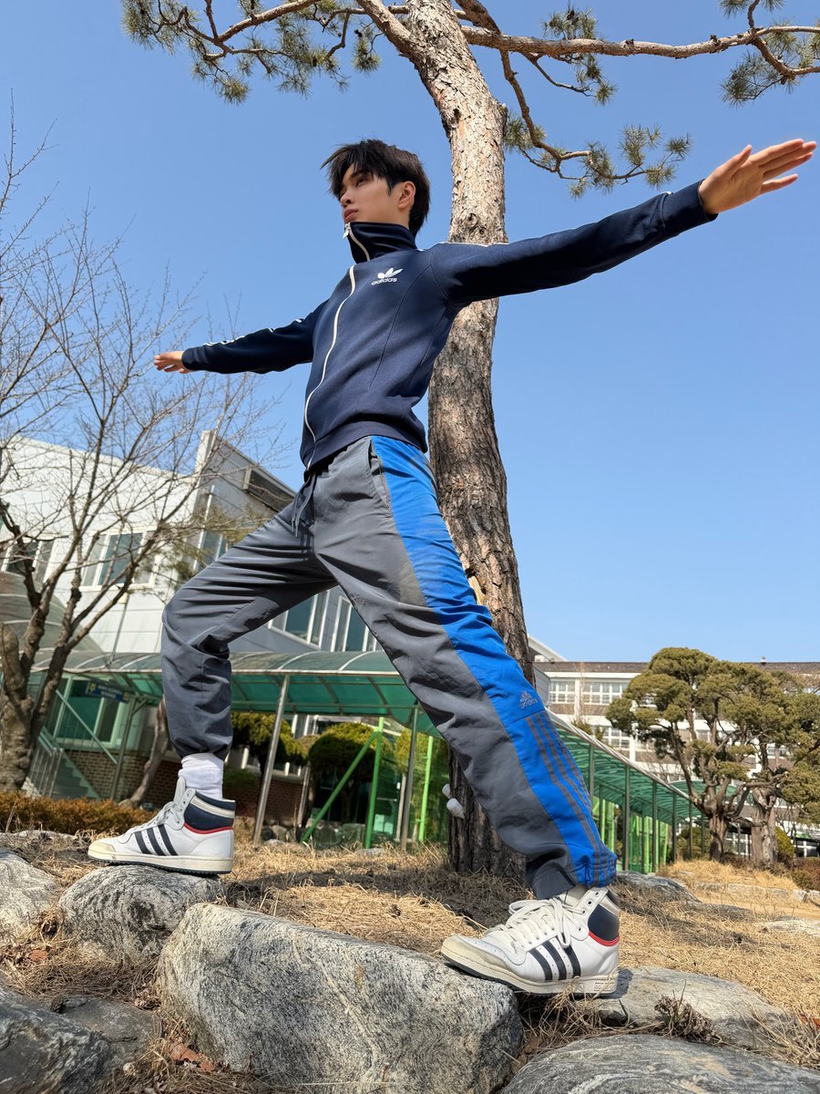 saturniesodd's tweet photo. DEEEEDEEEEE https://t.co/ytyCucYqEe