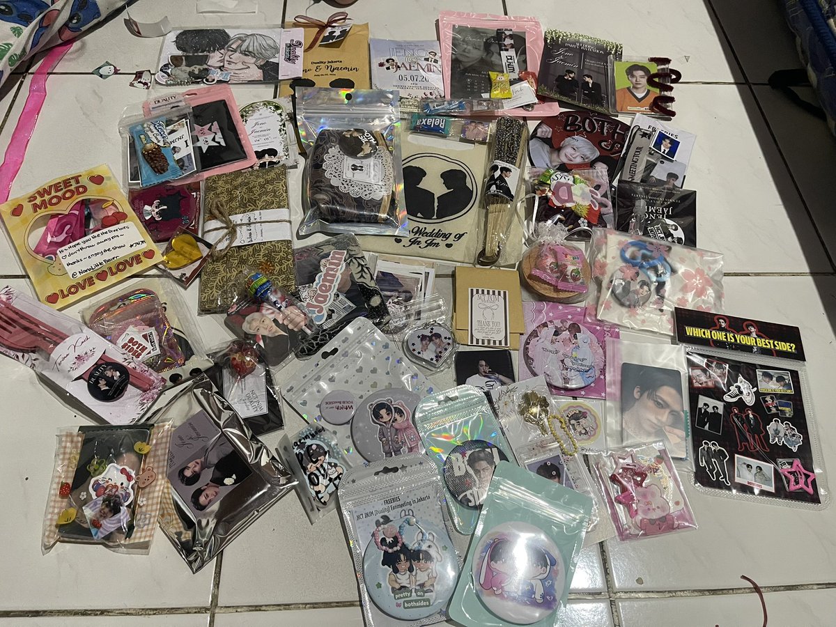 jjaemmiinn's tweet photo. 🩷 Freebies Fan meeting NCTJNJM duality in Jakarta day 2🩵

Terimakasihhh semua nya🥹Maaf kalau tidak semua nya aku tag😭

Special tag : @c4leena @na_liya00 @doublesjae @yedlee23 @omilepeach @jjbothsides @flowieenayss @nomiiiino @always_jomin @dinusaoros @kulitayam_enak @yunojjen https://t.co/hU8VL4kcOz