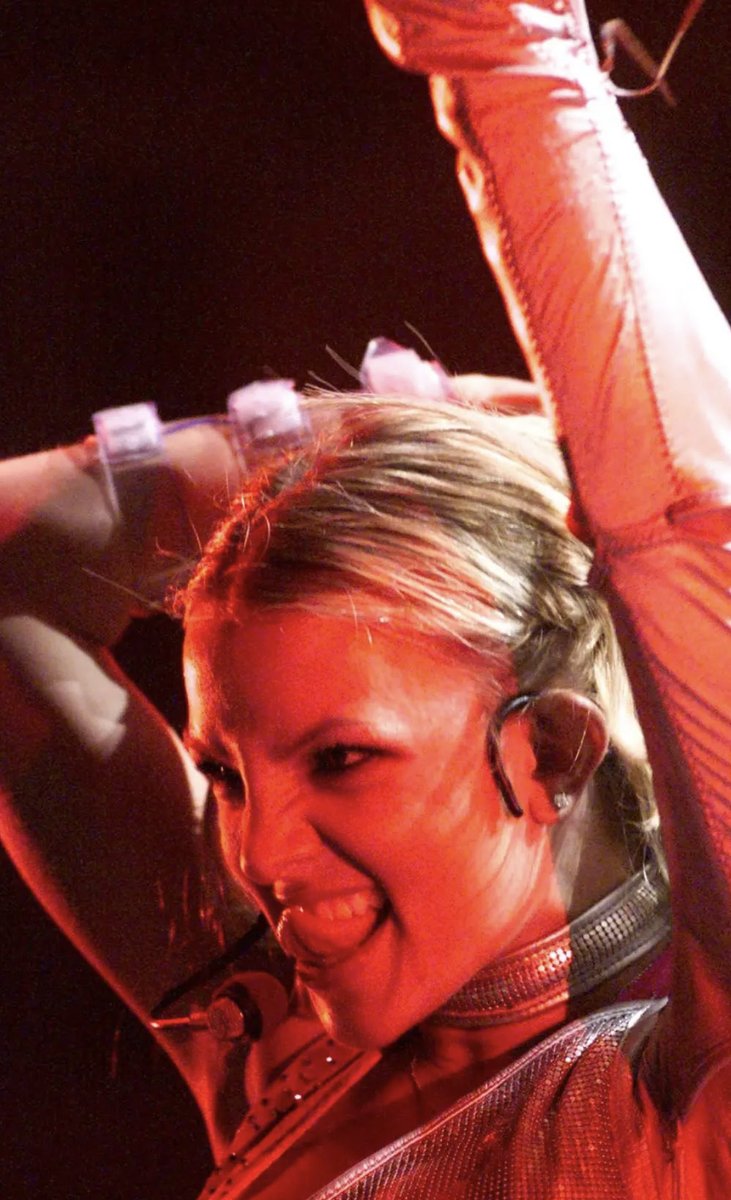 Br1tneySpearsPH's tweet photo. 26 years ago, Pop Princess Britney Spears performed the first of three consecutive Sold-out concerts at the Jones Beach Theater in Wantagh, New York. (27.06.2000)
#BritneySpears #PopPrincess #PopIcon https://t.co/WJhm0lxNsJ