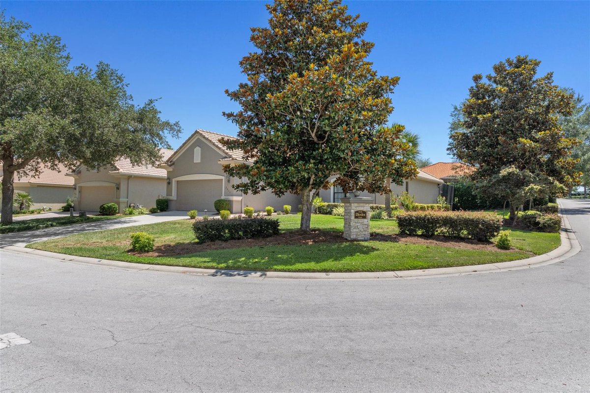 KimKnowsHomes's tweet photo. 2015 N Rhodes Point, Hernando, FL, 34442
3 bed | 2 bath 2915 Sq. Ft.
Active | 535000
https://t.co/ZN2ZRkkEUl
YOU FOUND IT! Experience the best of Florida living in this beautifully upgraded, maintenance-free villa located in the highly sought-after gated community of Terra... https://t.co/rASIlSfElL