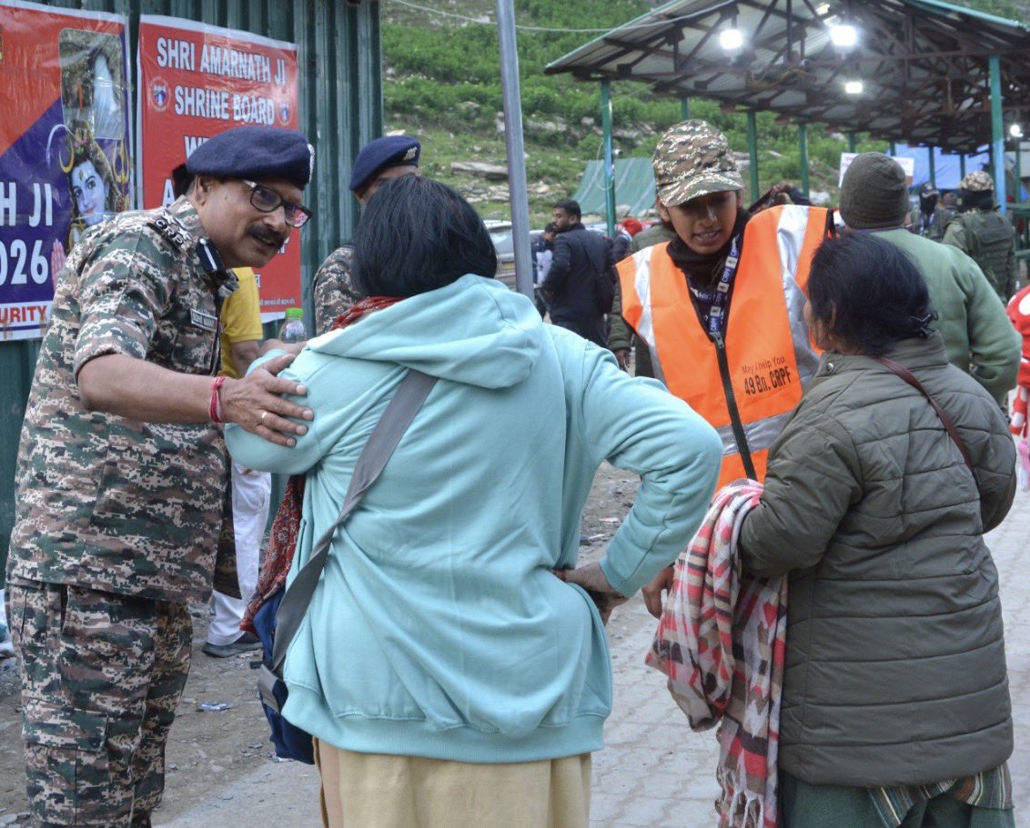 digsnrnorth's tweet photo. Beyond duty, it’s about family. Every step on the Baltal axis of the #AmarnathYatra is made safer by the unwavering care of the #CRPF from medical aid to a helping hand, they embody the true spirit of 'May I Help You' @crpf_srinagar @crpfindia @ShriSasb @PTI_News 
#PilgrimSafety https://t.co/2NTm58AjVA