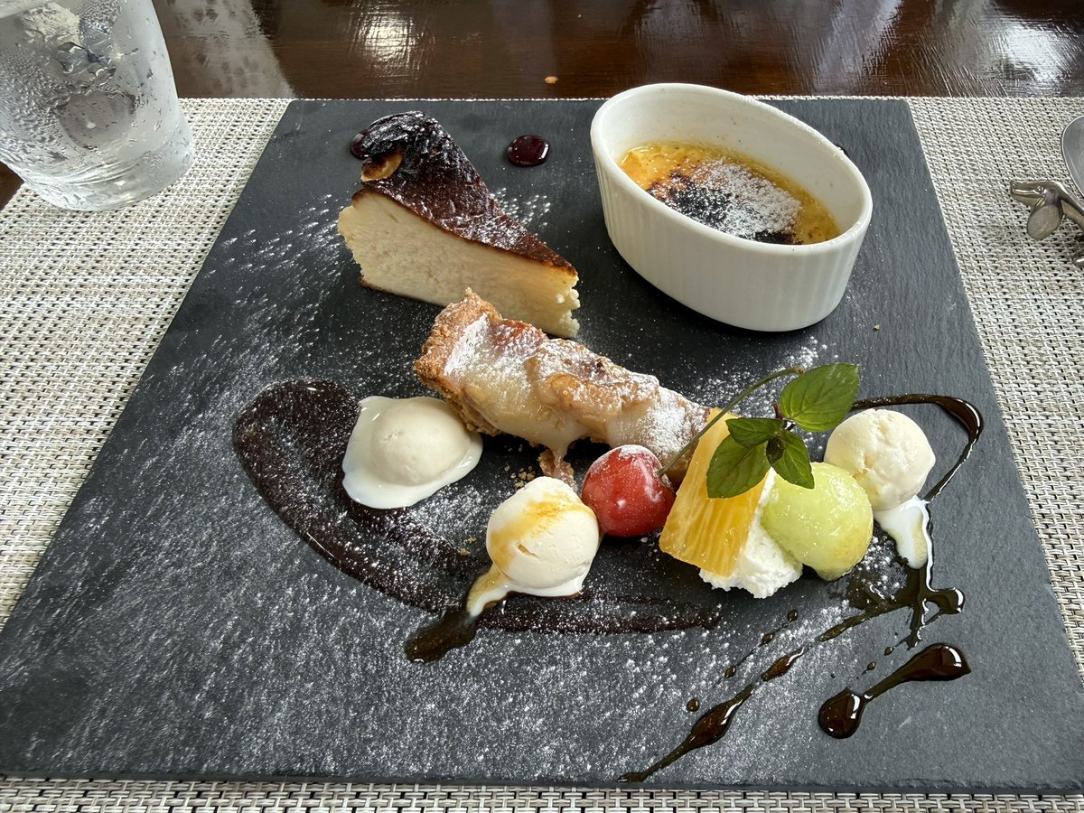 shiotax8's tweet photo. 今日は久しぶりに事務所のランチ会で
尾鷲市にあるシェママンルクプルカフェさんでコース料理をいただいて来ました。
安定の美味しさで大満足です。 https://t.co/CJKxKwygXL