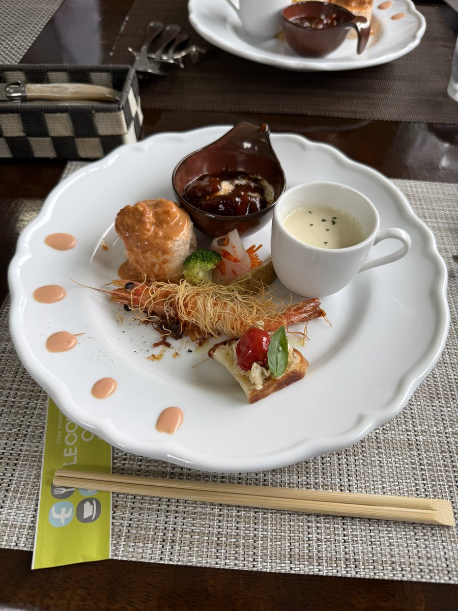 shiotax8's tweet photo. 今日は久しぶりに事務所のランチ会で
尾鷲市にあるシェママンルクプルカフェさんでコース料理をいただいて来ました。
安定の美味しさで大満足です。 https://t.co/CJKxKwygXL