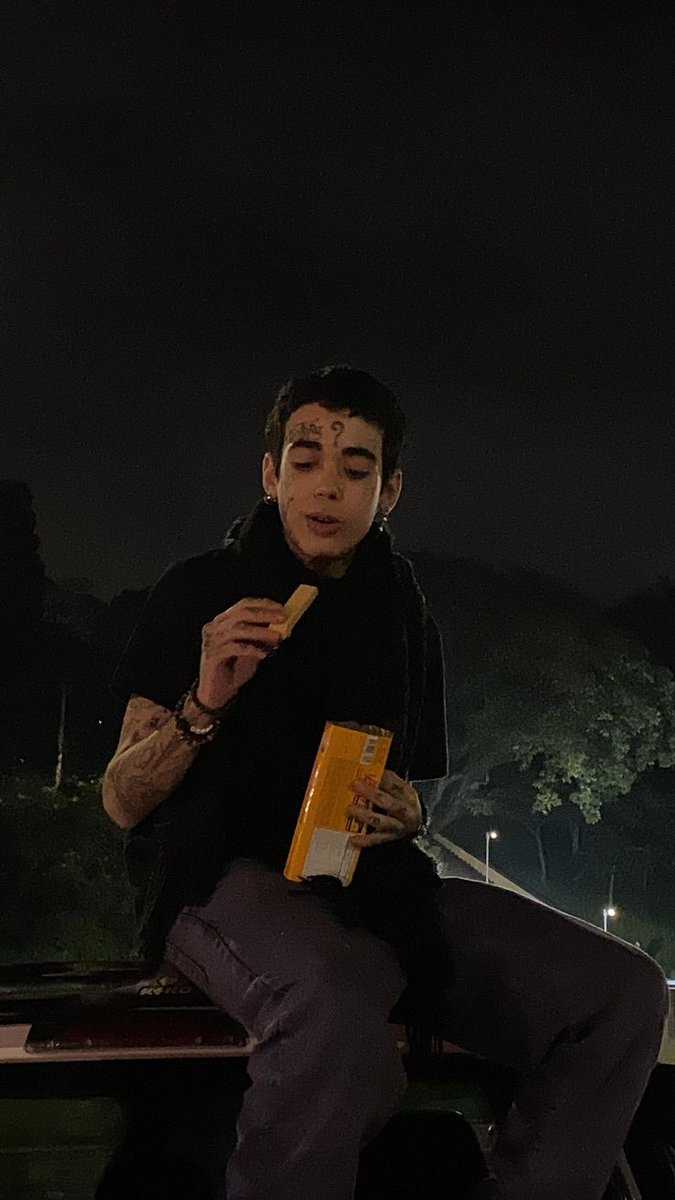 Lilalone33's tweet photo. Feliz aniversário, @lilgiela33. Obrigado por transformar sentimentos em música. 🎂 https://t.co/UYZEDBhkP4