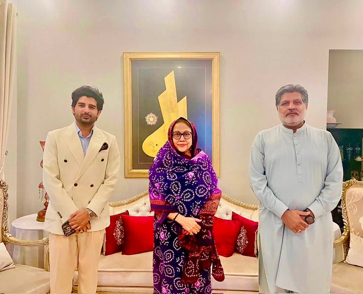 sheeraz42624455's tweet photo. زرداری ھاؤس اسلام آباد 

پیر سید فضل علی شاہ جیلانی ایم این اے اور پ پ پ کہ مرکزی رہنما اور سید افضل علی شاہ جیلانی وزیرِ اعلی سندہ کہ معاونِ خصوسی کی پ پ پ شعبہ خواتین کی صدر فریال ٹالپور صاحبہ سے ملاقات۔ 
مختلف سیاسی عمور پہ تبادلہ خیال کیا گیا۔ https://t.co/E7iixJuA8t