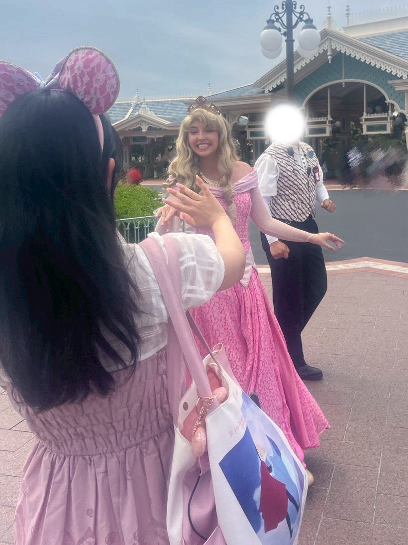 rinna__227's tweet photo. 昨日会えた✨✨❣️
ユニベアと作ったカチューシャもって行って良かった😭😭😭😭 https://t.co/l8oYwZkY8v