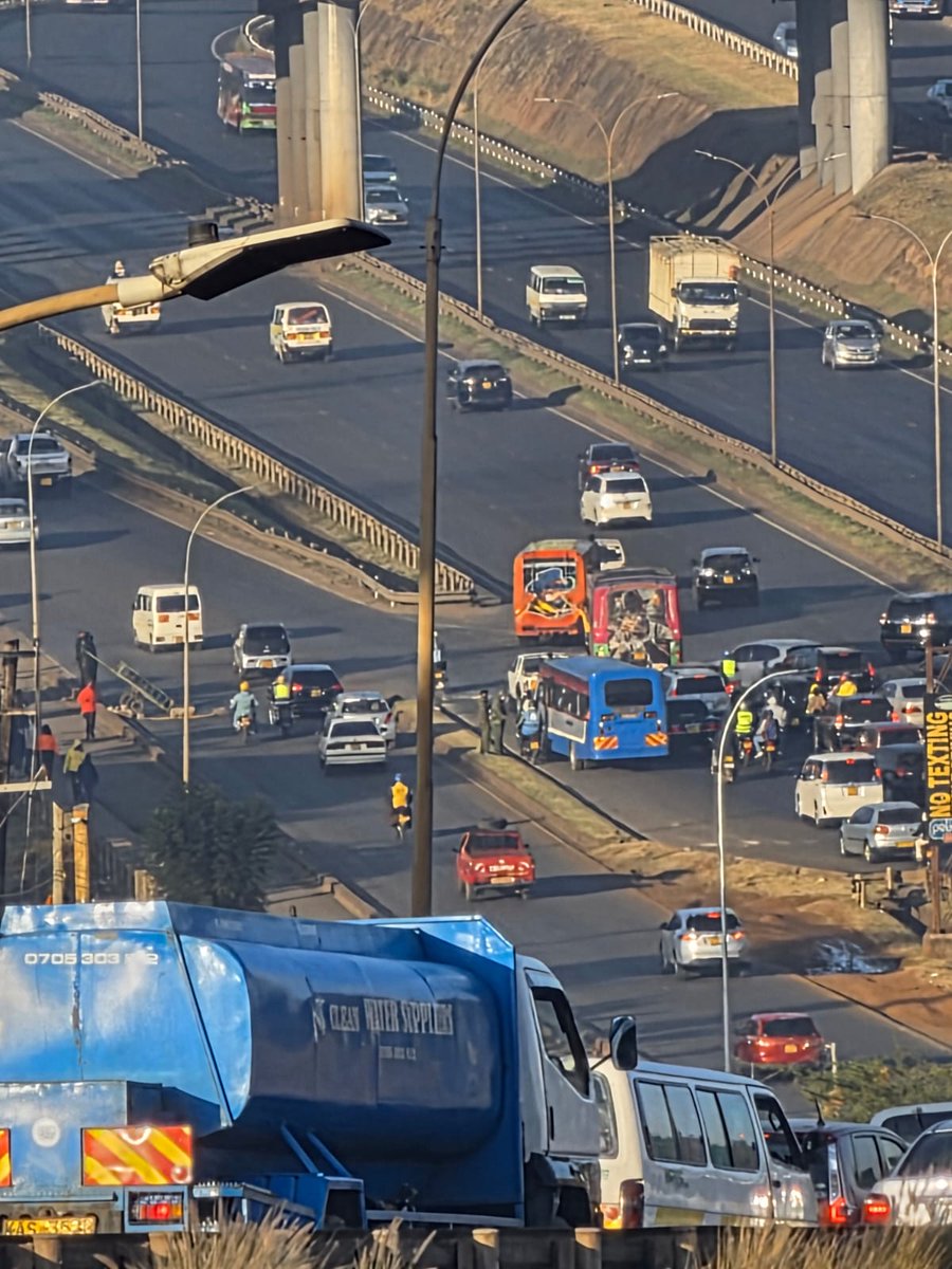 C_NyaKundiH's tweet photo. Alsops traffic building up. Videos and images at at 8;01am https://t.co/bWn4Qp0VNn
