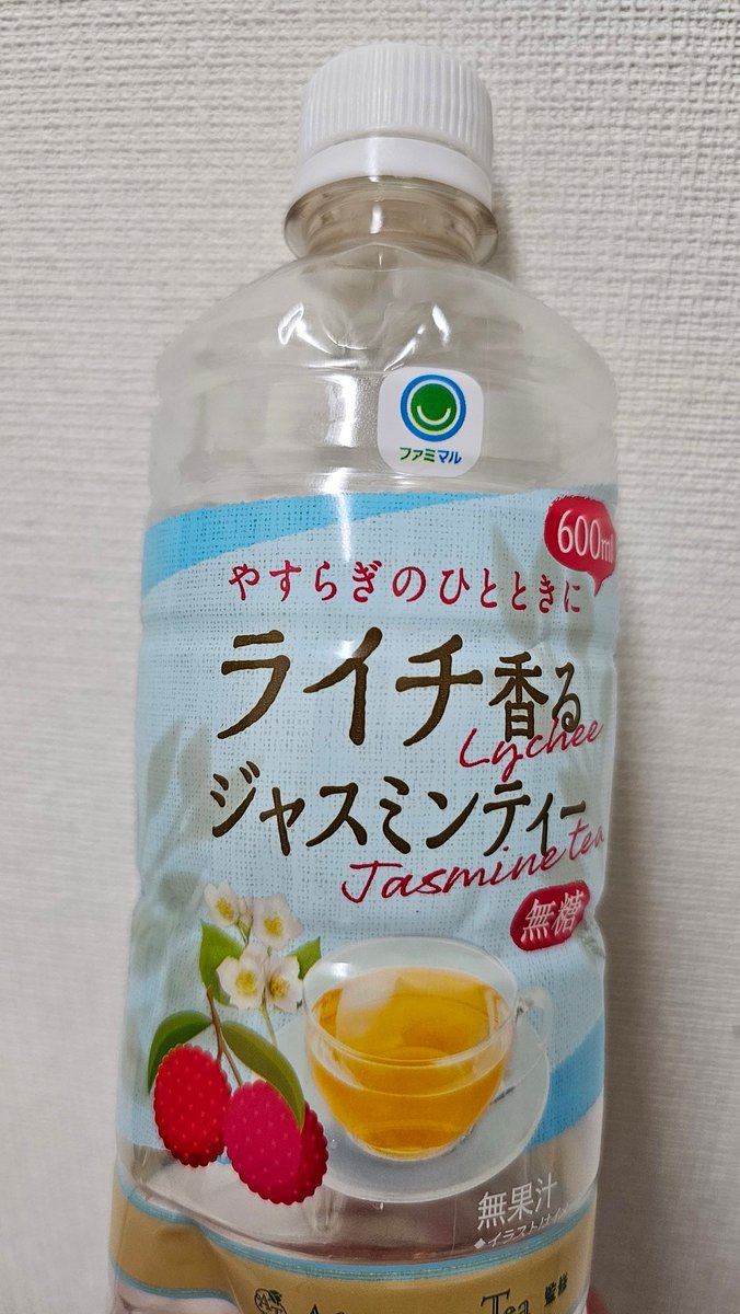 ma_tmhrk's tweet photo. お外暑すぎたので、『当然』ファミマで水分補給のため購入
もう飲み干しちゃってるけど、優しくて爽やかなお味でした😀 https://t.co/N30NqC2KlY
