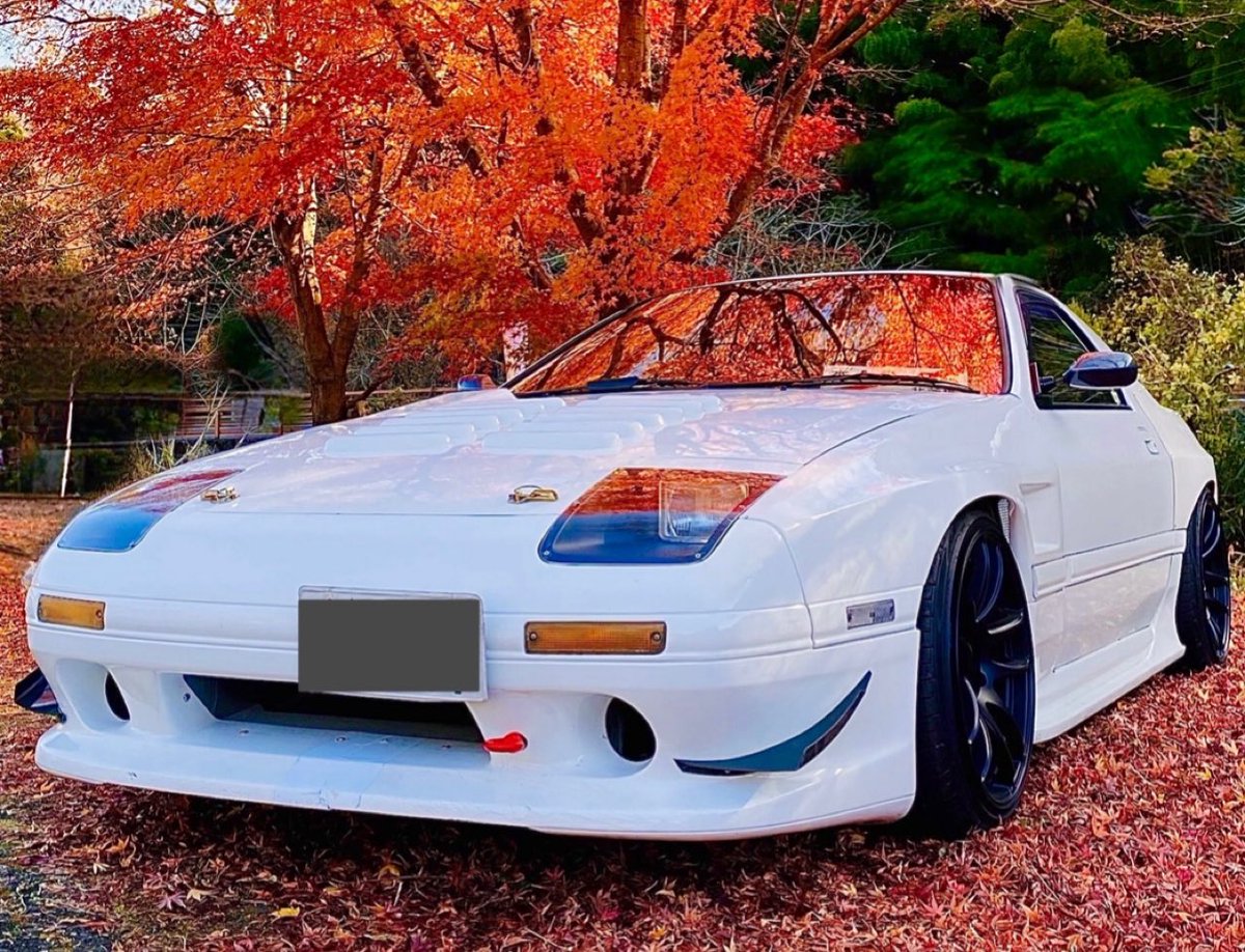Maki_REOS_RX7's tweet photo. #7月7日はセブンの日 
#セブンの日

初代 前期FC3S ブリッジ to4S
セカンドカーでオートマでTD06Sノーマル改の雰囲気で
3代目 黒サイドのTD06S ∞Ⅲ
4代目 1998年に整備工場脇にエンジンレスで捨ててあったUCカラーの∞Ⅲを起こして今に至る。全て街乗りコンビニどこでも気軽に行けるFC3Sがデフォ。 https://t.co/UtZ7V7DvTD