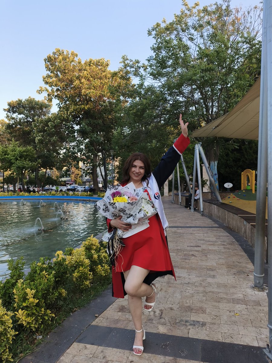 Cinsipokat's tweet photo. Bu mecra okurken çok cilemi çekti yok şu komiteyi geçmem için dua zinciri yok şu sözlü var arkadaşlar dua edin vs
Hepsi de kabul oldu bilin yani ve bu kız artık mezun.. 'Doktor Hanım' diyebilirsiniz teşekkürler💃💃💅💫 https://t.co/QPmCyjHeNZ