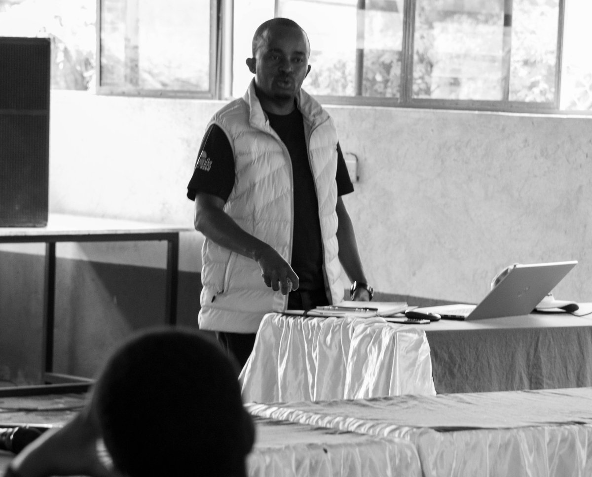 haprok_kenya's tweet photo. We partnered with @CropLifeKenya during the Mazao na Afya Agronomists Training Programme in Mwea to equip agronomists with practical knowledge on producer responsibility, and stewardship of empty pesticide containers. Together, we're driving and a circular economy. 
#EPR #HAPROK https://t.co/poar2GpjLW