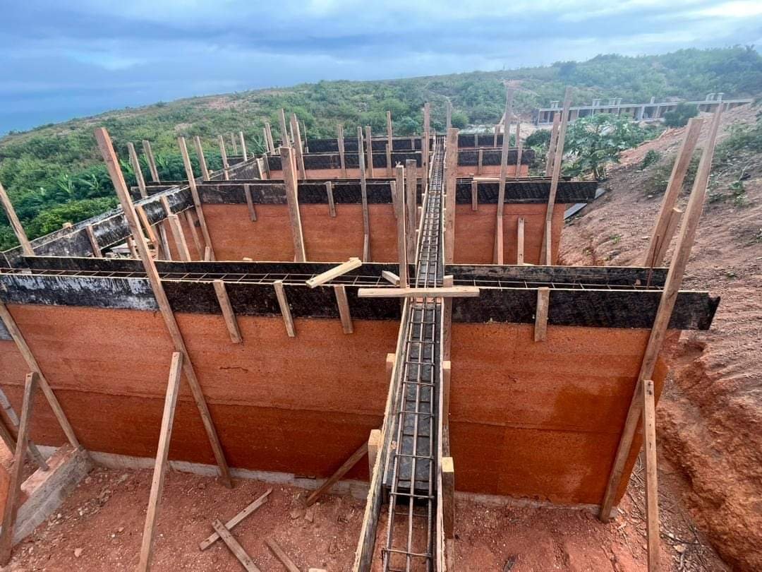 CPMMwangi's tweet photo. Building with rammed earth.
Local. Natural. Regenerative. 
Providing spaces where communities gather, build and belong. https://t.co/tkB0SWpMl4