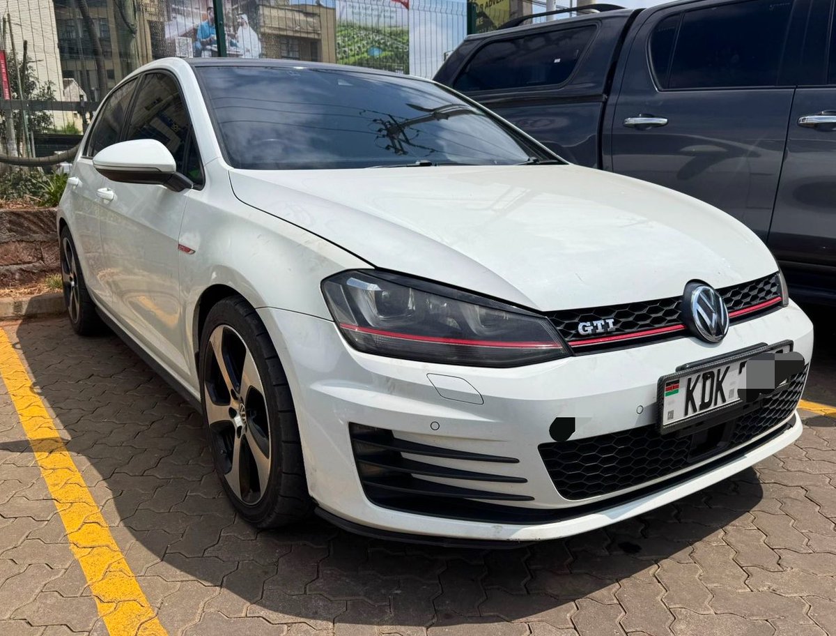 dklaston's tweet photo. I saw guys wondering why Patrick, the greatest car salesman, never gives full specs za gari anauza. 😂
Well, for one, he’s showcasing 5 or 6 cars in a single video. If he started reading out every spec, the reel would be 30 minutes long.
Secondly, by the time you’re shopping for an LX600, I’m pretty sure you’ve already researched everything there is to know about the car. You’re not buying it because you don’t know the specs—you’re buying it because you’ve found the right one.

Anyway… this particular Golf GTI nataka tu 2M ya haraka 🔥🔥🔥. 

0727526576