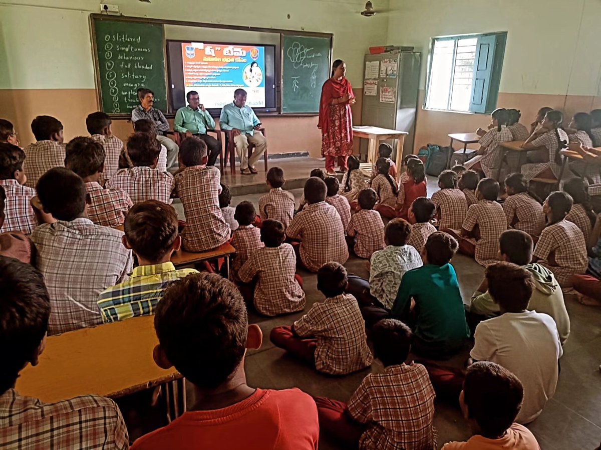 sheteamrgm's tweet photo. On 3.7.26 Ramagundam commissionerate peddapelli zone sheteam Awareness program conducted to the students at ZPHS high school, Peddabonkur village of Peddapelli Rural PS limits https://t.co/kkZUS3G4UE